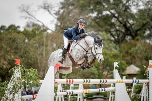 Giulia Scampini, bicampeã americana junior, com Gipsy de Messitert / Foto: Luis Ruas / Brasil Hipismo